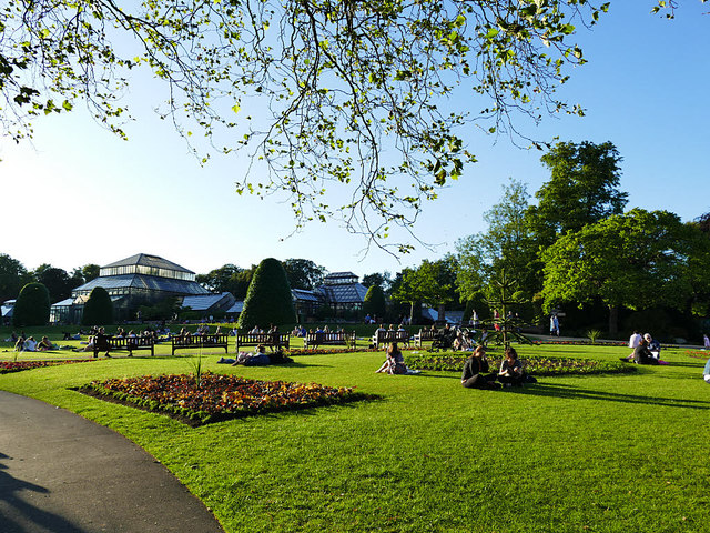 A summer evening in Glasgow Botanic Garden